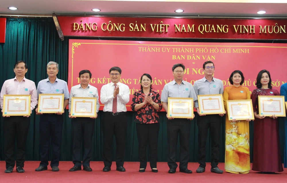 Công tác dân vận TP.HCM cần ngăn không để nảy sinh các vấn đề mới, phức tạp-tong-ket-cong-tac-dan-van-2023 (2).jpg