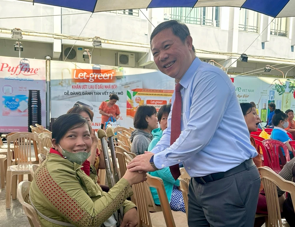 TP.HCM trao 70.000 phần quà Tết ý nghĩa cho phụ nữ, trẻ em có hoàn cảnh khó khăn-70000-phan-qua-cho-tre-em-phu-nu-kho-khan-tphcm.jpg