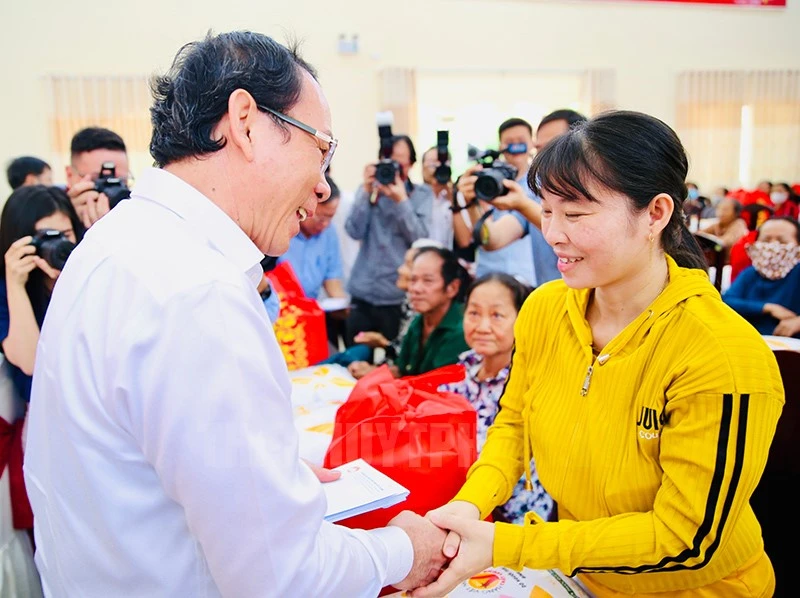 Đoàn công tác TP.HCM thăm, chúc Tết tỉnh Tây Ninh và trao quà cho bà con nghèo-TPHCM-thăm-chuc-tet-Tay-Ninh.jpg