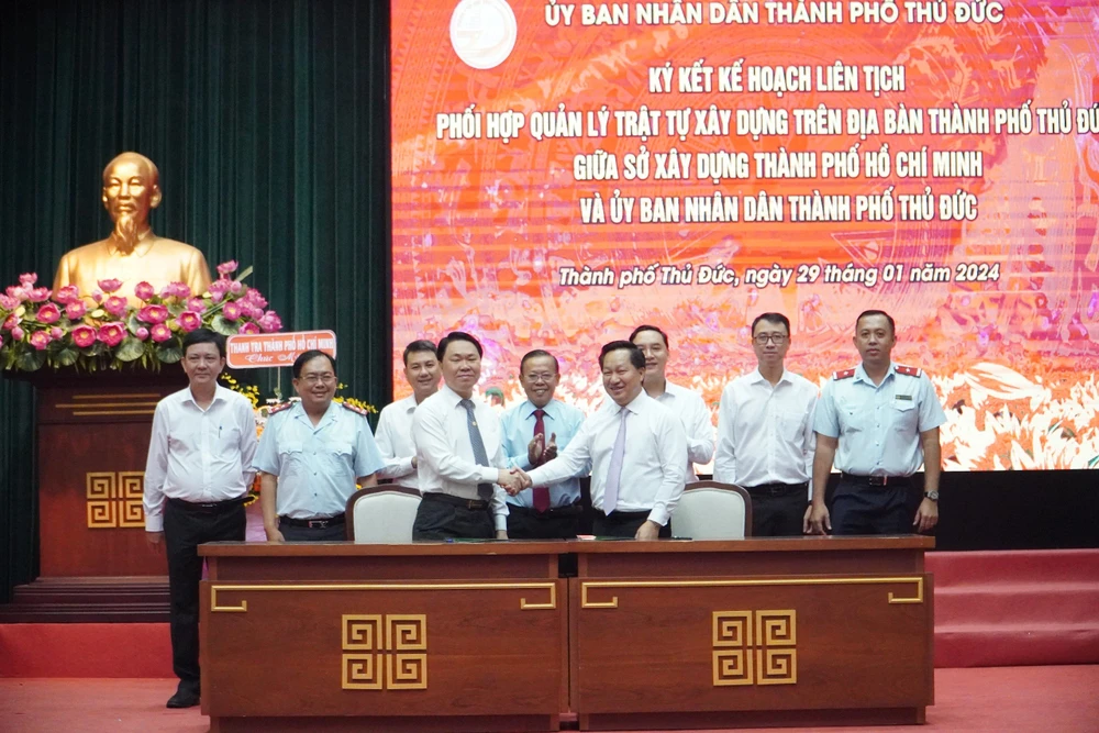 UBND TP Thủ Đức và Sở Xây dựng TP.HCM ký kết kế hoạch liên tịch phối hợp quản lý trật tự xây dựng trên địa bàn TP Thủ Đức.-ra-mat-thanh0-tra-xay-dung-tp-thu-duc (2).jpg