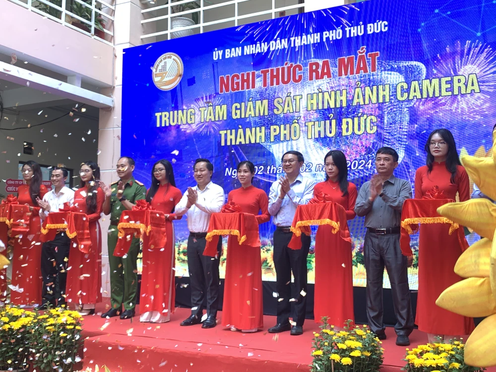 Công an TP Thủ Đức trấn áp tội phạm từ Trung tâm giám sát hình ảnh cameracong-an-tp-thu-duc-khanh-thanh-trung-tam-giam-sat-hinh-anh-camera.JPG