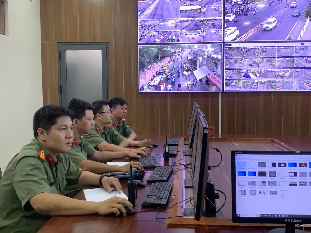 Công an TP Thủ Đức trấn áp tội phạm từ Trung tâm giám sát hình ảnh camera-cong-an-tphcm-khanh-thanh-trung-tam-camera-giam-sat.JPG
