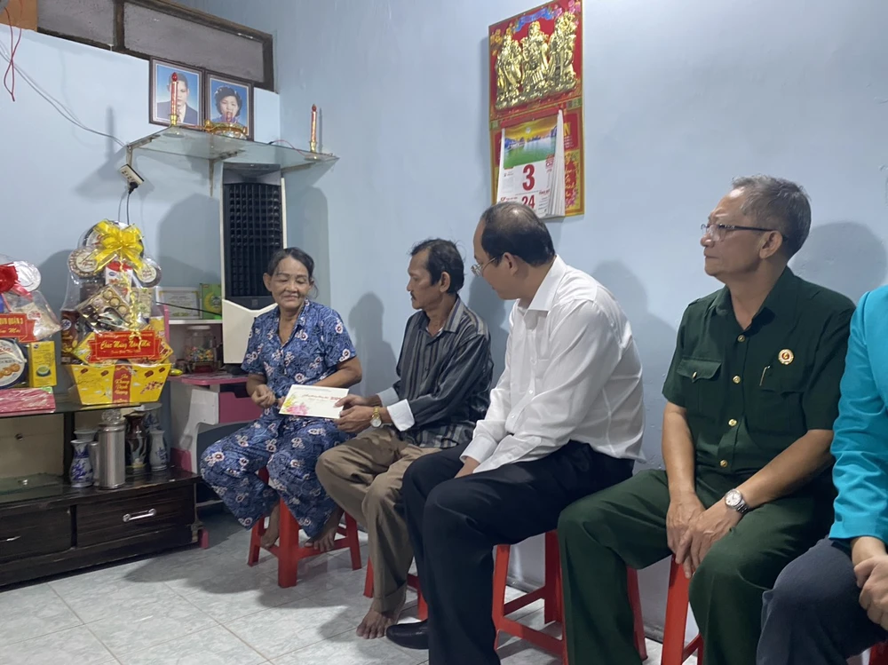 Phó Bí thư Thường trực Thành ủy TP.HCM Nguyễn Hồ Hải thăm, chúc Tết trẻ em mồ côi-lanh-dao-tphcm-chuc-tet-nguyen-dan-2024 (2).jpg