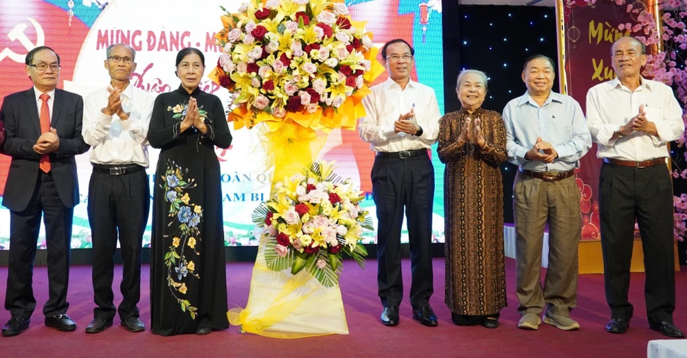 Ấm áp buổi họp mặt đầu xuân của các chiến sĩ cách mạng bị địch bắt, tù đày-ban-lien-lac-cuu-tu-bi-dich-bat-tu-day-tet-giap-thin-2024 (3).jpg