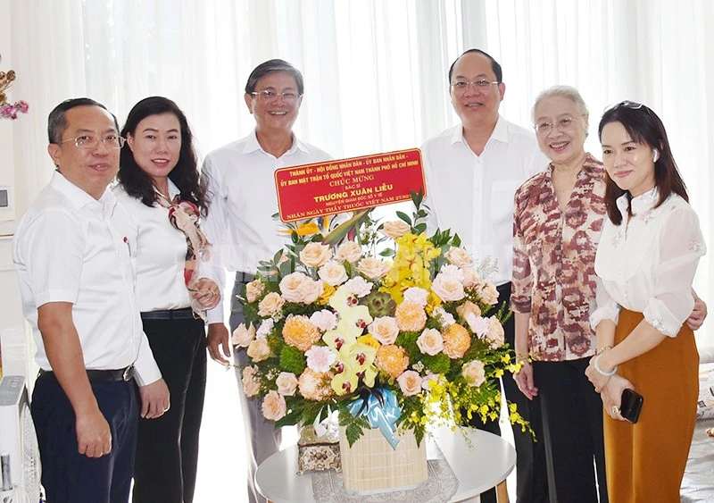 Pho-chu-tich-nuoc-tham- 69-nam-ngay-thay-thuoc-viet-nam-tphcm (2).jpg