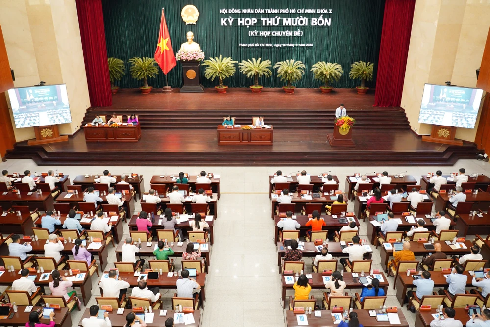 TP.HCM sẽ tăng thu nhập cho người hoạt động không chuyên trách cấp xã, khu phố, ấp-hop-hoi-dong-nhan-dan-tphcm-ky-hop-14.jpg