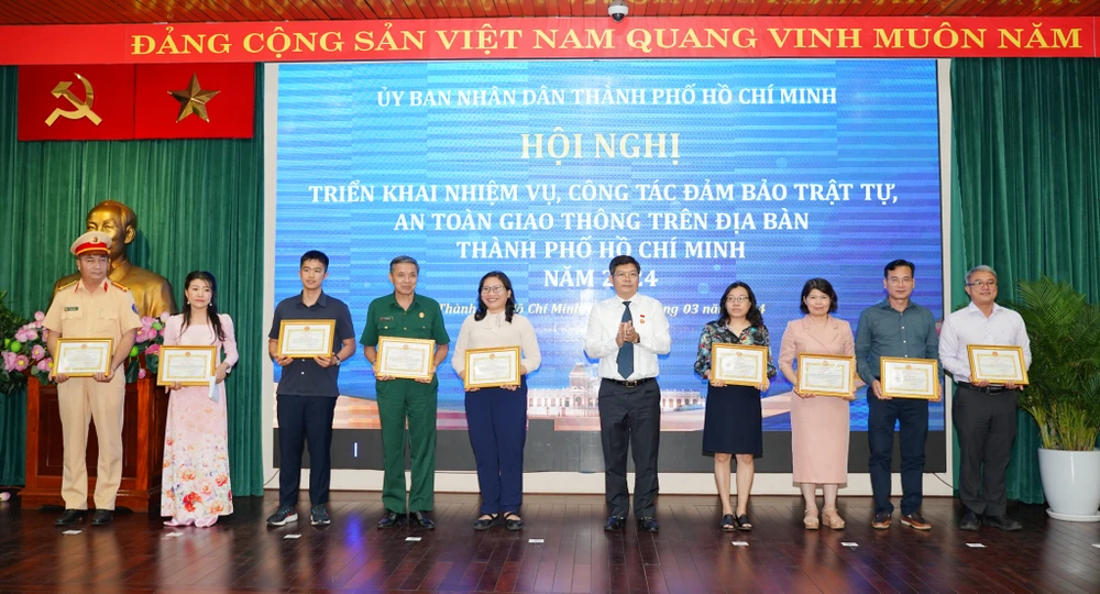 TP.HCM đẩy nhanh công trình giao thông cấp bách, kéo giảm ùn tắc-tphcm-tong-ket-an-toan-giao-thong.jpg