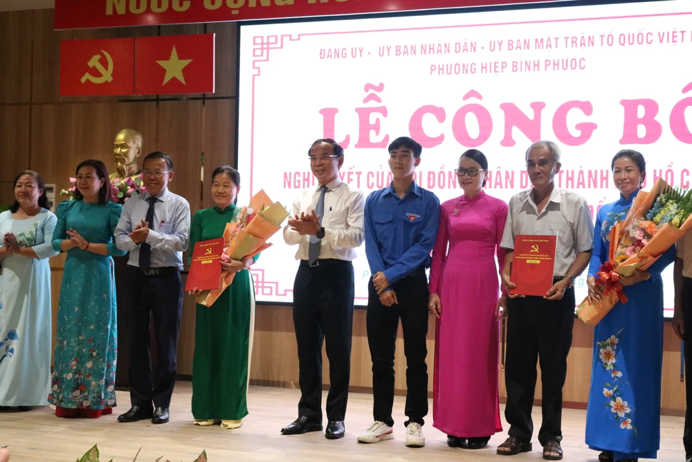 Thành ủy TP.HCM: Tên gọi khu phố, ấp mới phải phù hợp lịch sử -bi-thu-nen-du-le-thanh-lap-khu-pho-ap-thu-duc (3).JPG