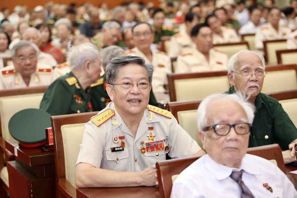 Nguyên lãnh đạo Đảng, Nhà nước và TP.HCM họp mặt 70 năm chiến thắng Điện Biên Phủ và thống nhất đất nướcki-niem-70-nam-chien-thang-dien-bien-phu-49-nam-thong-nhat-dat-nuoc-tphcm-hop-mat (2).jpg