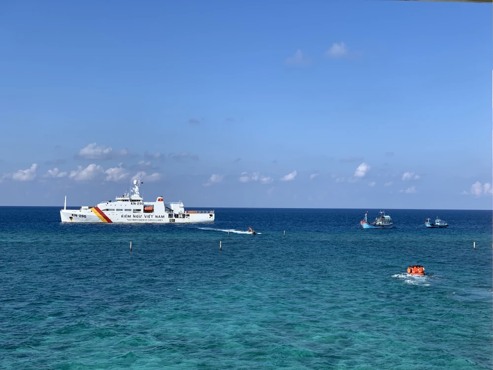 Trên tàu KN290 đến đảo Trường Sa -Truong-Sa-22.JPG