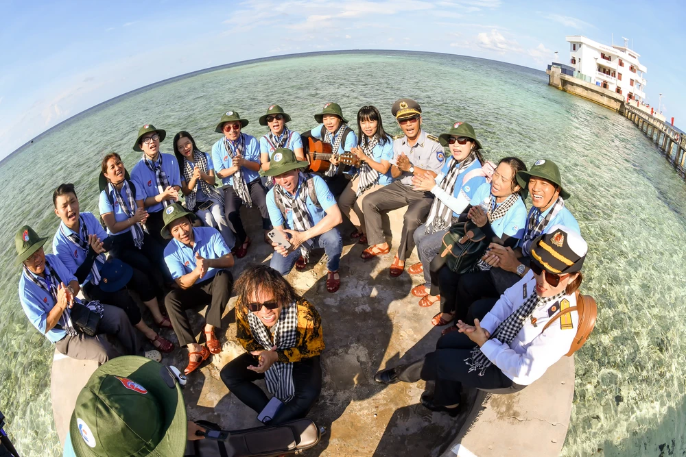 CLB “Vì Hoàng Sa- Trường Sa thân yêu': Hành trình 10 năm và chất keo đặc biệt nối biển-bờ gần nhau hơn-Truong-sa-CLB-vi-hoang-sa-truong-sa.jpg