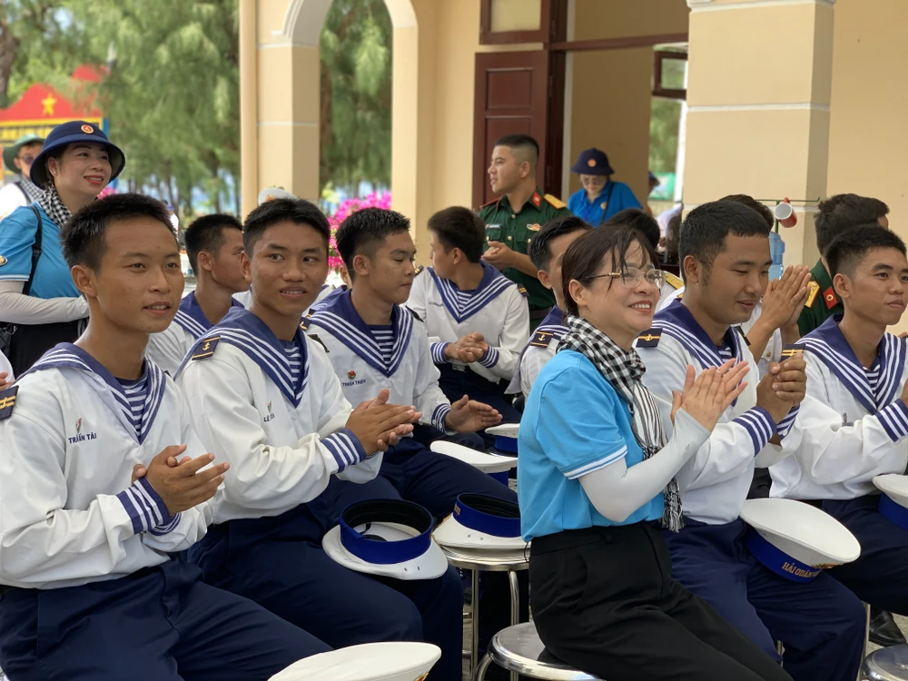 Trên tàu KN290 đến đảo Trường Sa -Truong-sa30.jpg