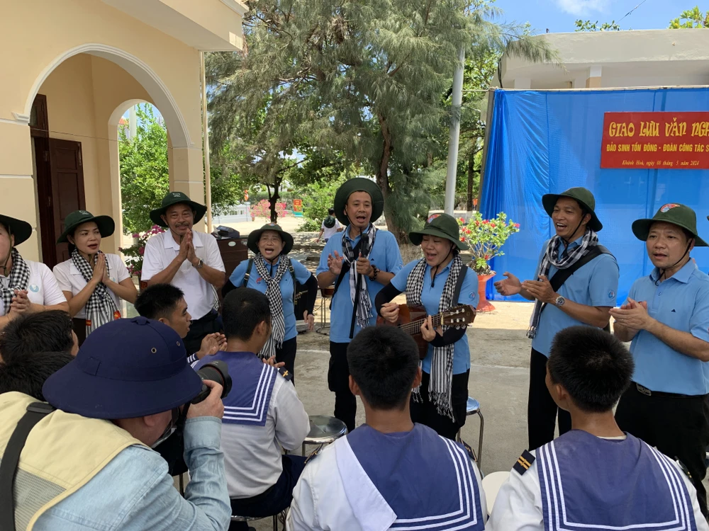 Trên tàu KN290 đến đảo Trường Sa -Truong-sa32.JPG