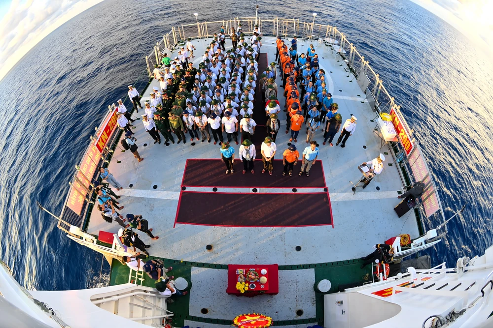 Trên tàu KN290 đến đảo Trường Sa -Truong-sa5.jpg