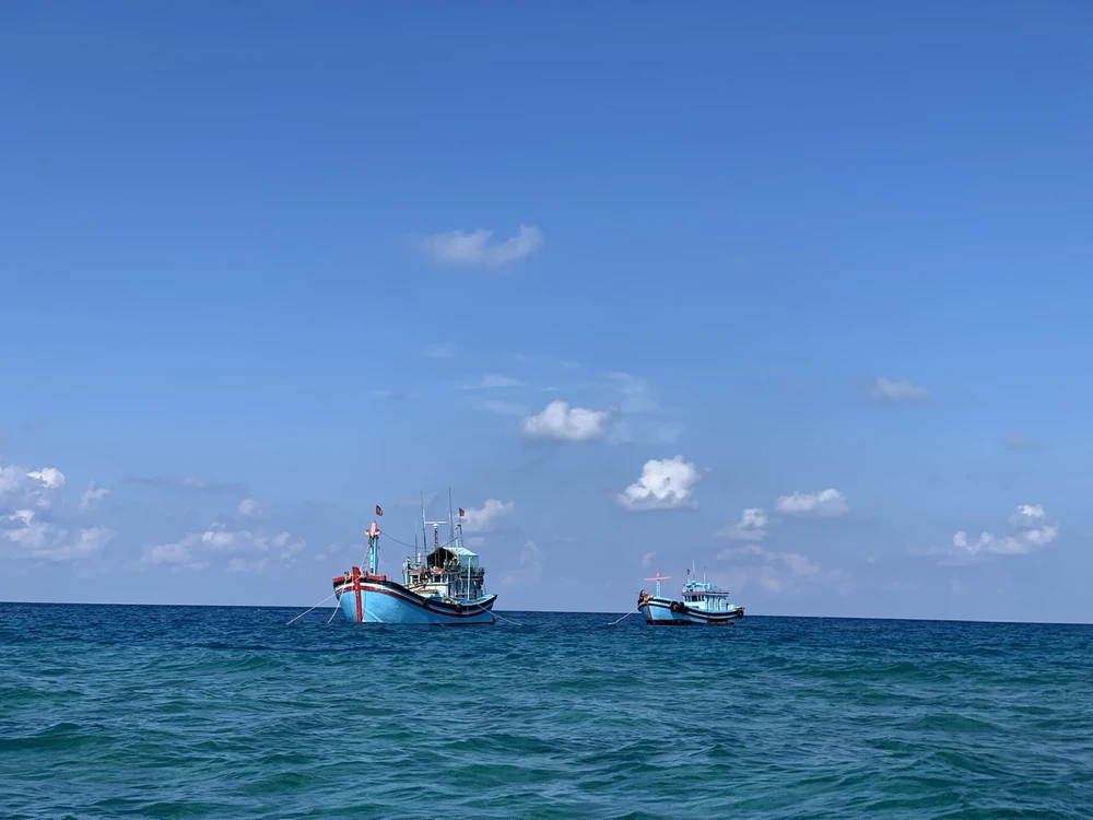 Ngư dân an tâm bám biển ở Trường Sa-au-tau-truong-saaa (14).jpg