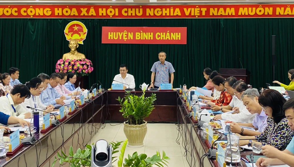 Cán bộ tại huyện Bình Chánh vẫn đang chịu áp lực công việc quá lớn-giam-sat-to-chuc-bo-may-cai-cach-hanh-chinh-binh-chanh (2).jpg