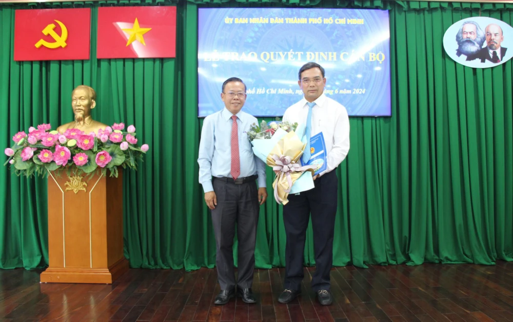 Chủ tịch UBND TP.HCM phê chuẩn ông Đỗ Anh Khang làm Phó Chủ tịch UBND TP Thủ Đức-phe-chuan-ong-do-anh-khang-pho-chu-tich-ubnd-tp-thu-duc (2).jpg