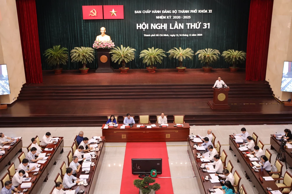 Bí thư Thành ủy TP.HCM: TP.HCM mà không có hệ thống đường sắt đô thị hoàn chỉnh là bất ổn-bi-thu-tphcm-noi-ve-metro-so-1 (4).jpg