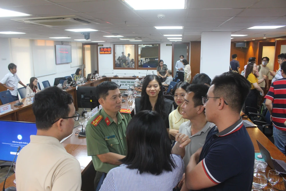 Tạm thời giữ nguyên trạng các báo, đài thuộc UBND TP.HCM -sap-xep-bao-chi.jpg