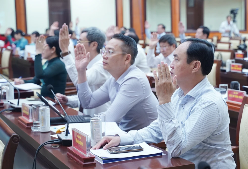 TP.HCM tổ chức không gian theo hướng đô thị toàn cầu, đa trung tâm-HDND-TPHCM-thong-qua-nghi-quyet-quy-hoach(2).jpg