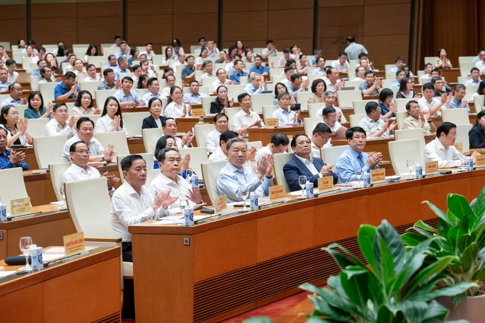 Ông Nguyễn Trọng Nghĩa: Cho từ chức, miễn nhiệm, thay thế những cán bộ bị kỷ luật, uy tín giảm sút-hoi-nghi-quan-triet-quy-dinh-144-va-chi-thi-35.jpg