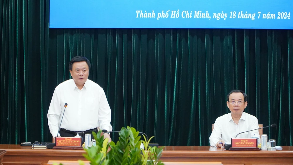 Tiểu ban Văn kiện Đại hội XIV làm việc với Thành ủy TP.HCM