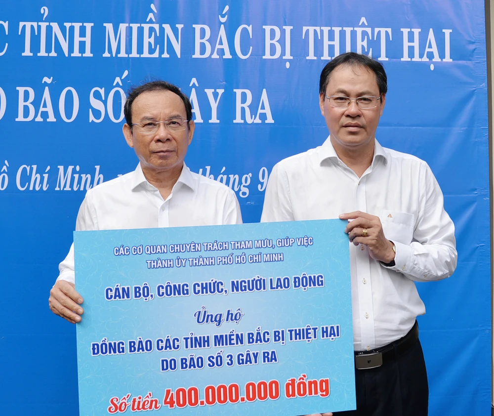 Các cơ quan chuyên trách, tham mưu, giúp việc Thành ủy TP.HCM ủng hộ đồng bào miền Bắc sau bão số 3 -thanh-uy-tphcm-quyen-gop-ung-ho-bao-so-3-yagi1.JPG