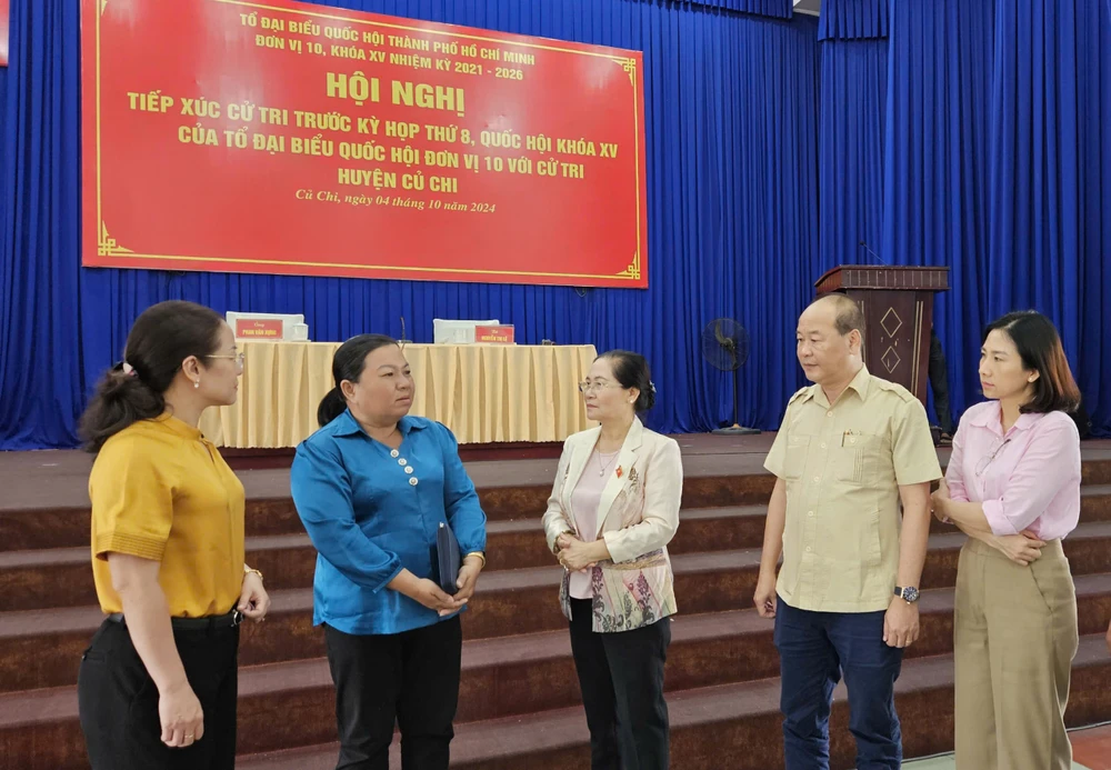 Thông tin rõ việc chuyển mục đích sử dụng đất, tách thửa cho dân khi TP.HCM chưa ban hành bảng giá đất mới-tiep-xuc-cu-tri-cu-chi-bang-gia-dat.jpg