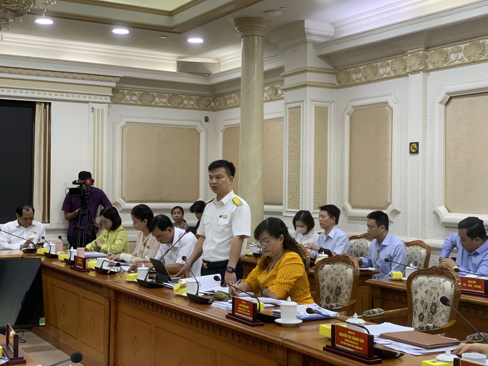 Phó Cục trưởng Cục thuế TP.HCM Giang Văn Hiển lo ngại tình trạng mua bán hóa đơn làm méo mó môi trường kinh doanh, lâu dần ảnh hưởng đến cả cán bộ, công chức trong hệ thống. Ảnh: THANH TUYỀN