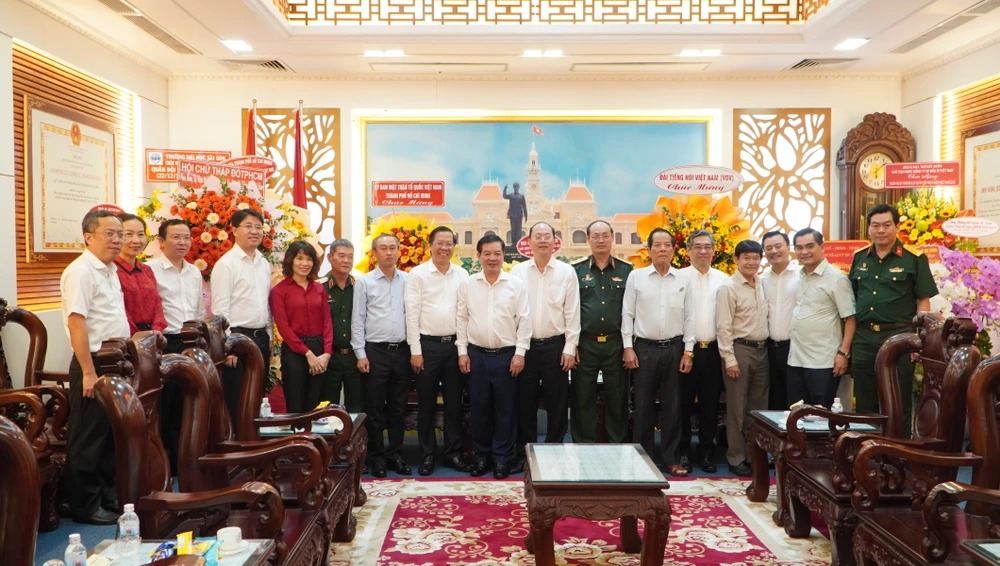 Lãnh đạo TP.HCM chúc mừng Quân khu 7, Bộ Tư lệnh dịp 80 năm ngày thành lập Quân đội Nhân dân Việt Nam-80-nam-ngay-thanh-lap-quan-doi-nhan-dan-viet-nam-tphcm.JPG