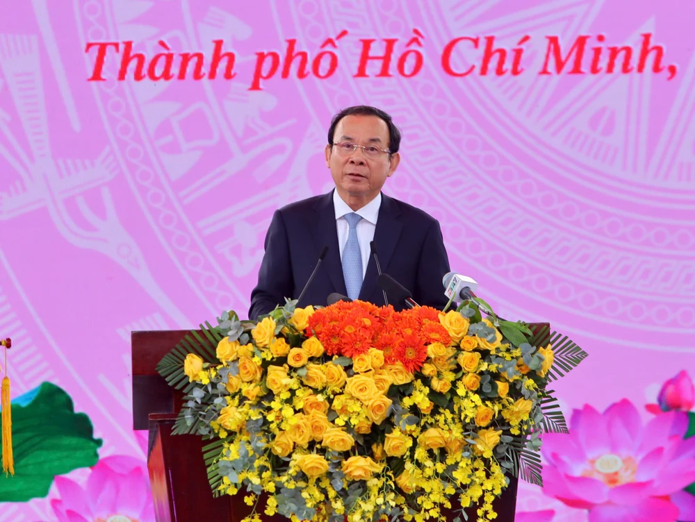 bo-tu-lenh-tphcm-don-nhan-danh-hieu-anh-jung-luc-luong-vu-trang-nhan-dan (10).jpg