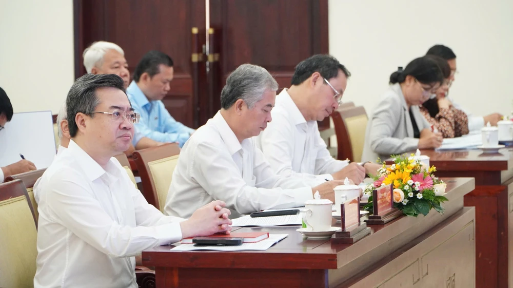 Bà Phạm Phương Thảo: TP.HCM phải định vị giữ vai trò đầu tàu trong kỷ nguyên mới-ky-nguyen-vuon-minh-cua-dan-toc-tphcm-hoc-tap-bac (2).jpg