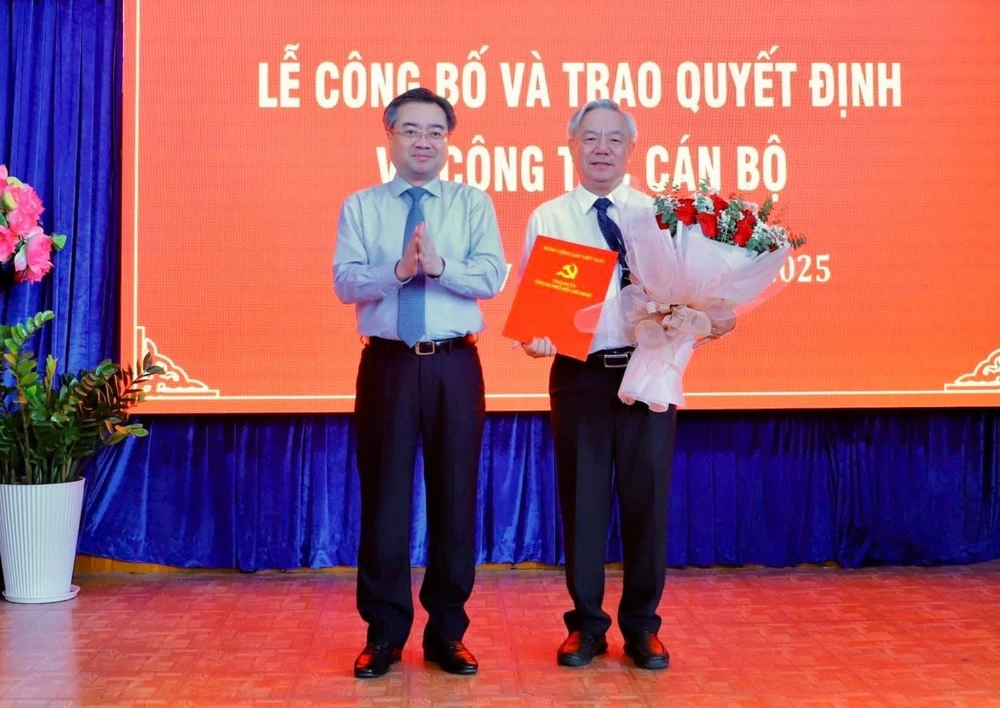 Ông Dương Thế Trung, Bí thư huyện ủy Nhà Bè nghỉ hưu trước tuổi-ong-duong-the-trung-ngghi-huy-truoc-tuoi-tphcm1.jpg