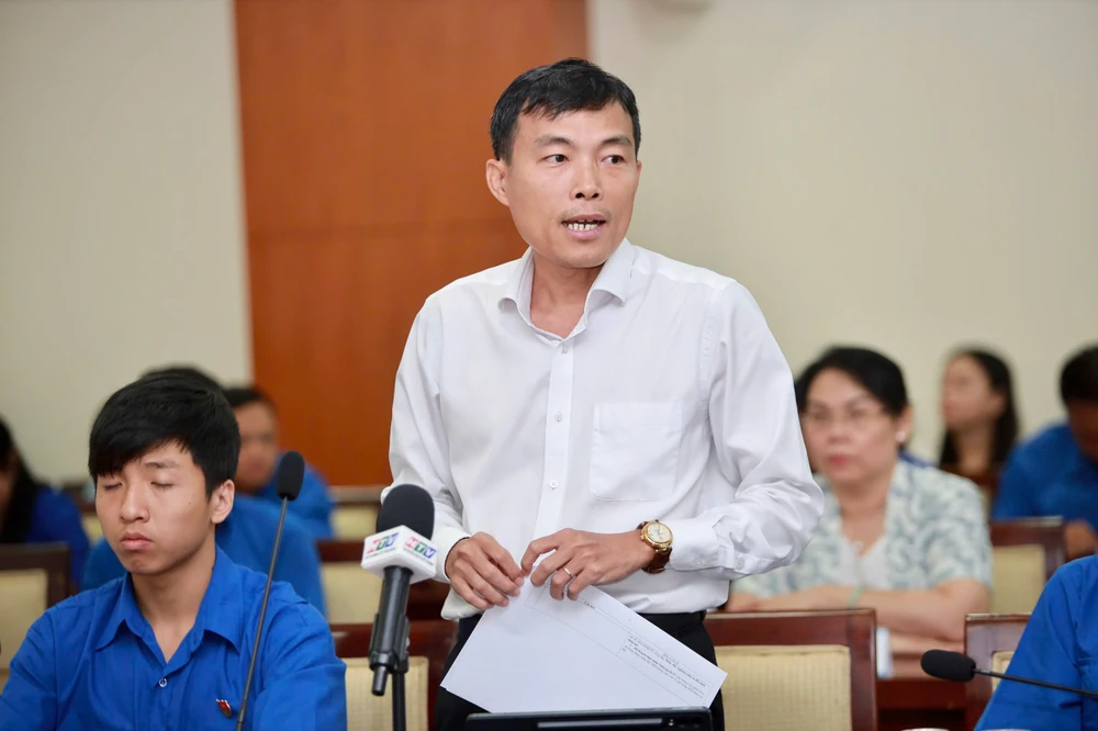 Chủ tịch UBND TP.HCM gửi gắm gì đến thanh niên?-chu-tich-UBND-TP-doi-thoai-thanh-nien (@).jpg