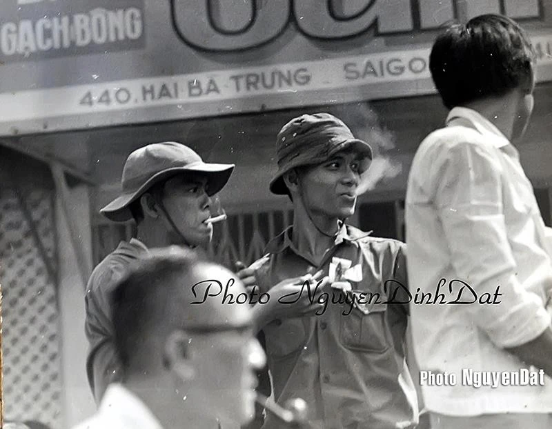 Gặp người rong ruổi chụp ảnh đường phố Sài Gòn ngày 30-4-1975-nguoi-chup-anh-duong-pho-sai-gon-ngay-30-4-197512.jpg