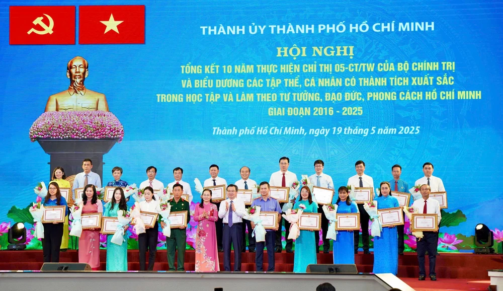 guong-hoc-tap-va-lam-theo-guong-chu-tich-ho-chi-minh6.JPG