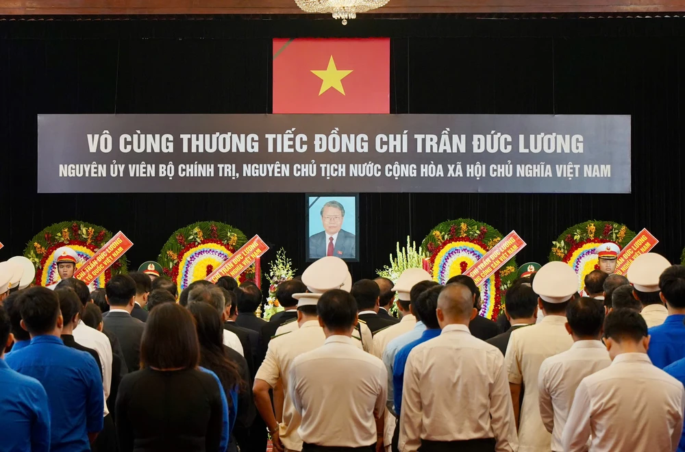 Xúc động tiễn biệt nguyên Chủ tịch nước Trần Đức Lương: Tri ân một trái tim lớn-nguyen-chu-tich-nuoc-tran-duc-luong (2).jpg