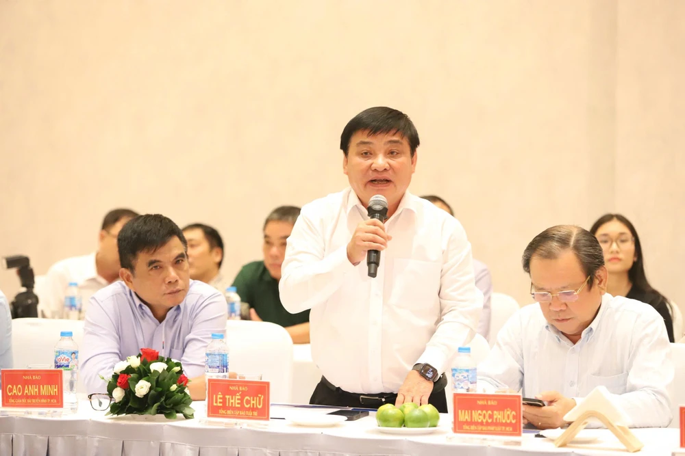 mô-hình-tổ-hợp-báo-chí-tphcm (3).jpg