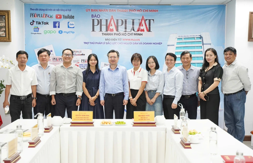 ong-nguyen-thanh-nghi-tham-bao-phap-luat-tphcm.jpg