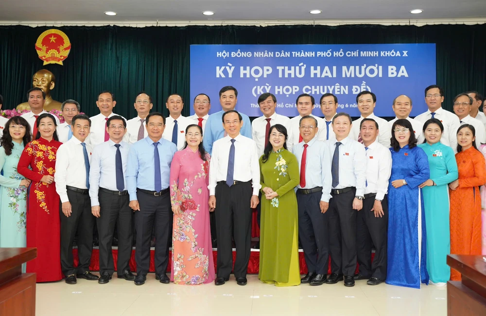 bi-thu-nguyen-van-nen-hop-hdnd-tphcm (2).jpg