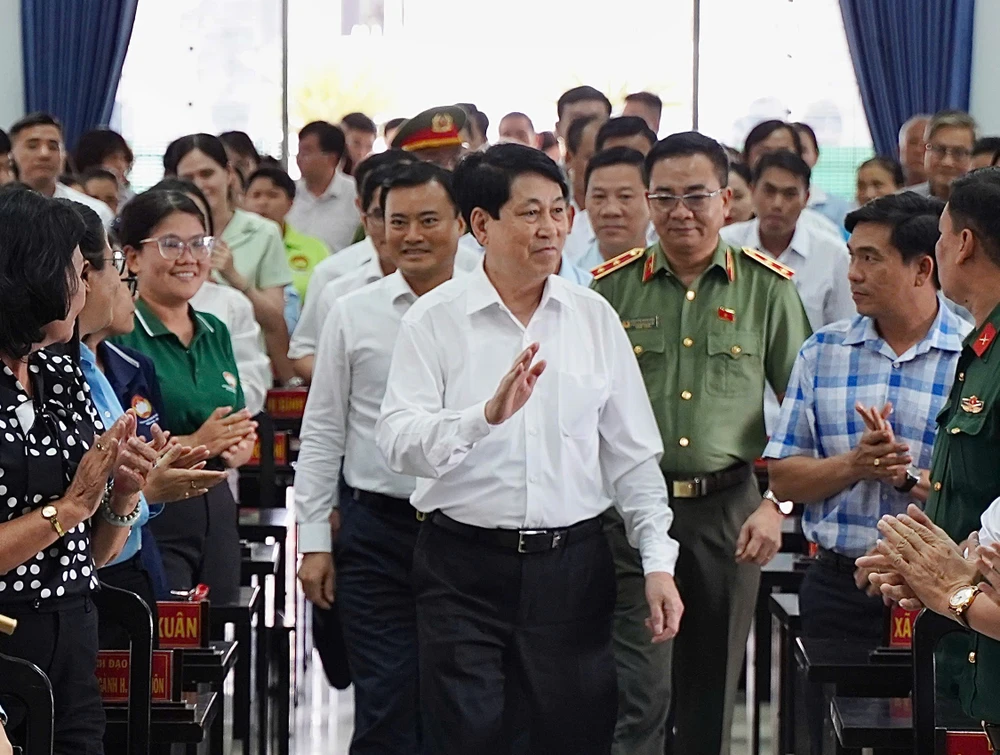 Chủ tịch nước Lương Cường tiếp xúc cử tri huyện Củ Chi, Hóc Môn sau kỳ họp thứ 9, Quốc hội khóa XV-chu-tich-nuoc-Lương-Cường-TXCT-Hoc-Mon (4).jpg