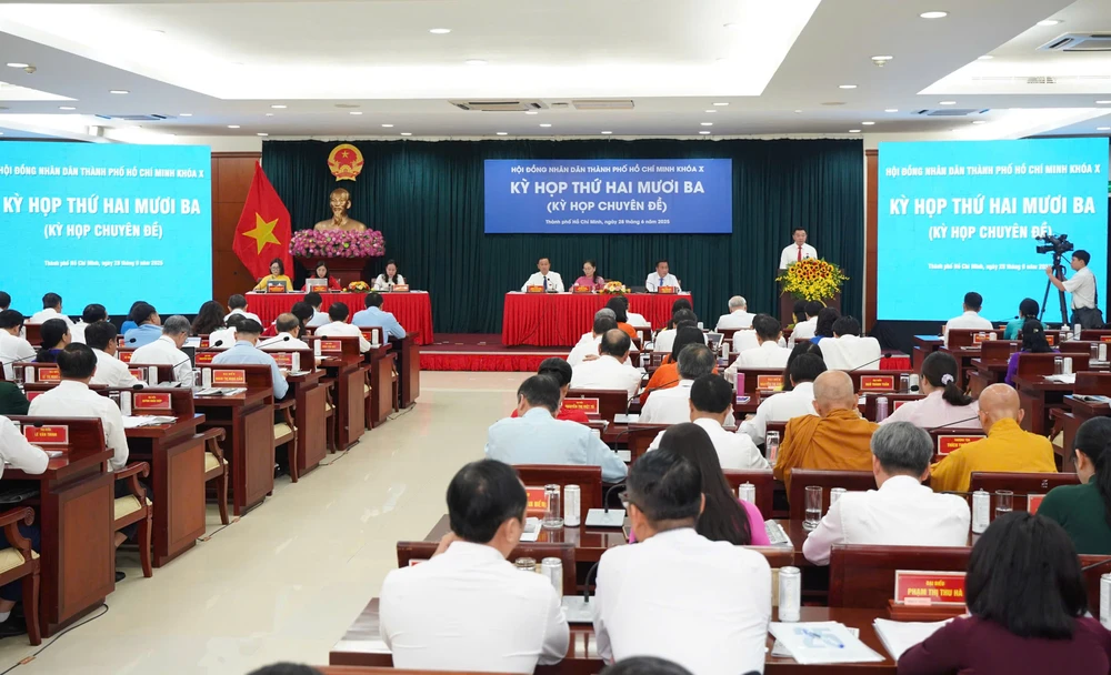 Bí thư Nguyễn Văn Nên: Kỳ HĐND TP.HCM mới sẽ tiếp tục nâng tầm, hiệu năng, hiệu lực, hiệu quả hơn-hop-HDND-TPHCM (10).jpg