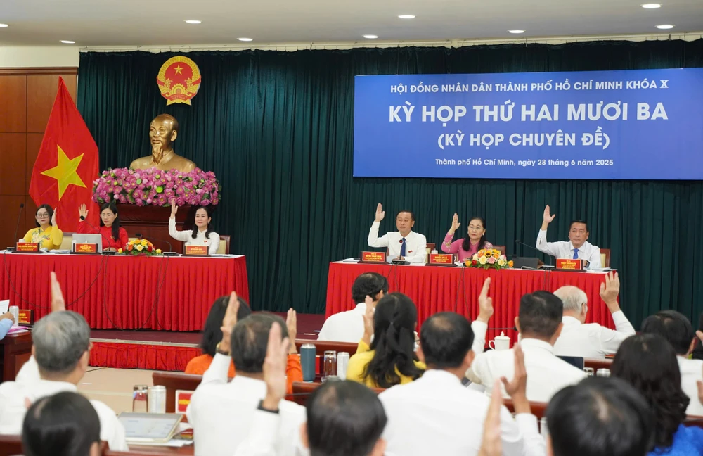 TP.HCM giải tỏa hơn 1.000 hộ dân để cải tạo rạch Văn Thánh-rach-van-thanh-HĐND-TPHCM (2).jpg