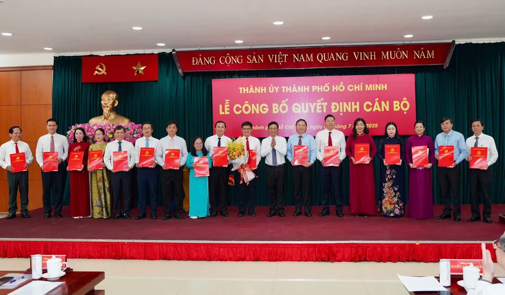 thanh-uy-tphcm-nhan-su-cac-co-quan-tham-muu (4).jpg