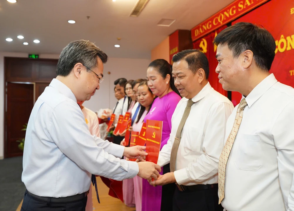 Ông Nguyễn Thanh Nghị làm Bí thư Đảng ủy các cơ quan Đảng TP.HCM sau hợp nhất-dang-uy-cac-co-quan-dang-tphcm-ngguyen-thanh-nghi.jpg