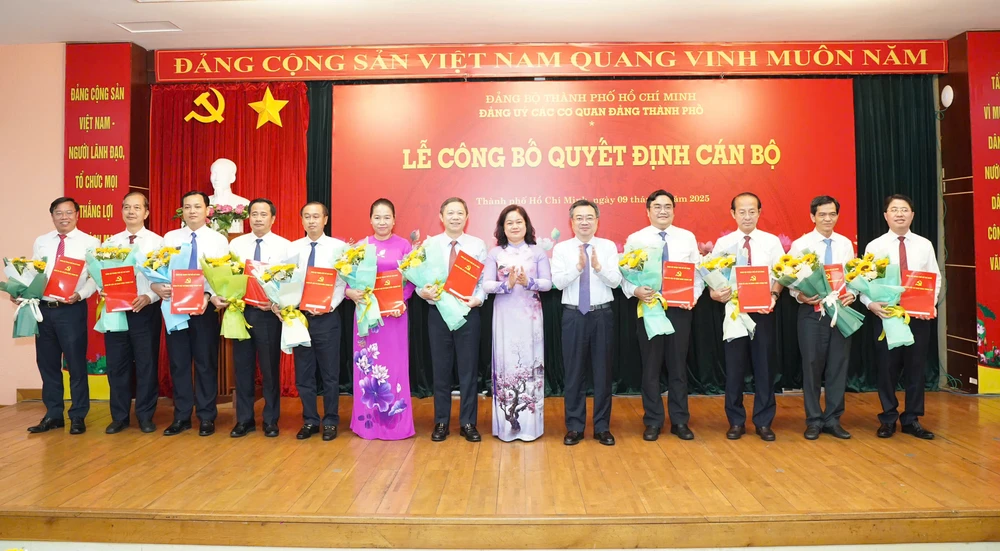 Ông Nguyễn Thanh Nghị: Xây dựng đội ngũ cán bộ có thái độ phục vụ đáp ứng yêu cầu cao hơn-ong-nguyen-thanh-nghi (10).jpg