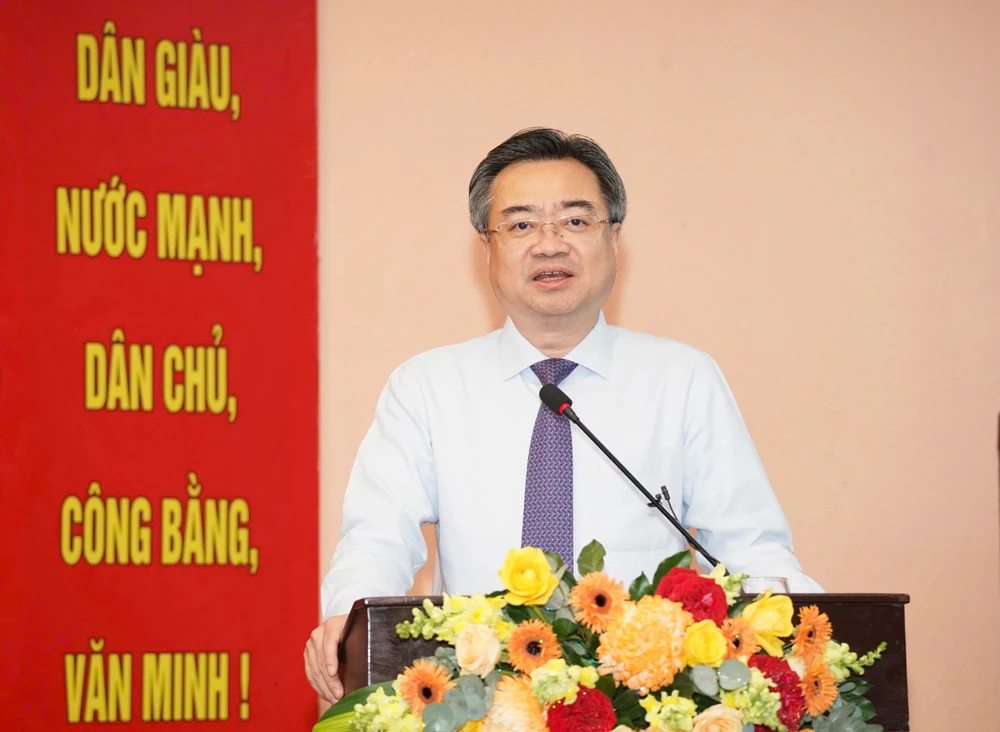 Ông Nguyễn Thanh Nghị: Xây dựng đội ngũ cán bộ có thái độ phục vụ đáp ứng yêu cầu cao hơn0ong-nguyen-thanh-nghi-tphcm (12).jpg