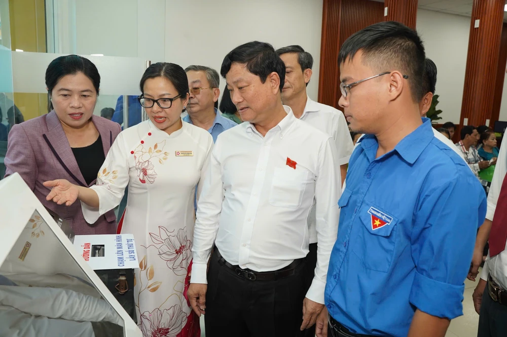 Lãnh đạo phường nêu các vướng mắc qua 16 ngày vận hành khi làm việc với Chủ tịch HĐND TP.HCM-chu-tich-HDND-TPHCM-vo-van-minh (6).jpg