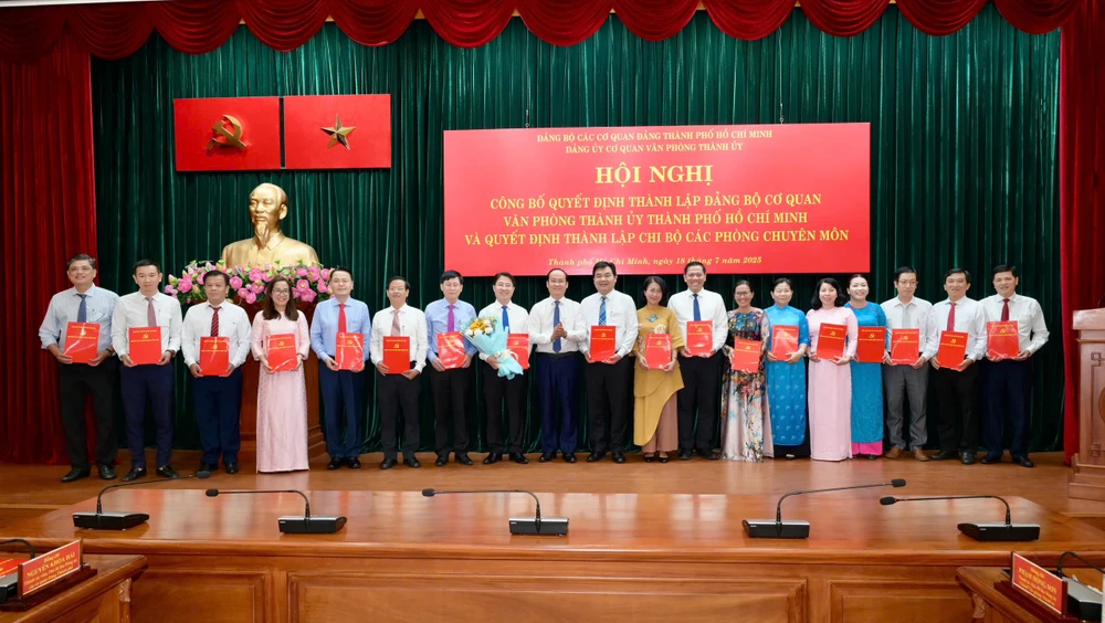 Ông Phạm Hồng Sơn giữ chức Bí thư Đảng ủy Cơ quan Văn phòng Thành ủy TP.HCM-ong-pham-hong-son-bi-thu-dang-uuy-van-phong-thanh-uy-tphcm.jpg