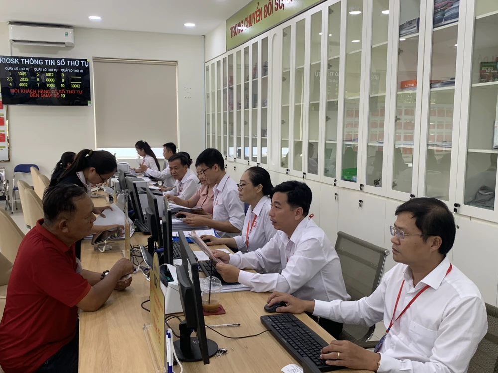 Tranh luận việc ủy quyền công chức cấp xã TP.HCM chứng thực giấy tờ bất động sản, quyền sử dụng đất-cong-chuc-cap-xa-tphcm.JPG